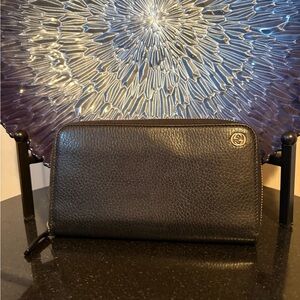 Gucci Black Leather Zipper Wallet